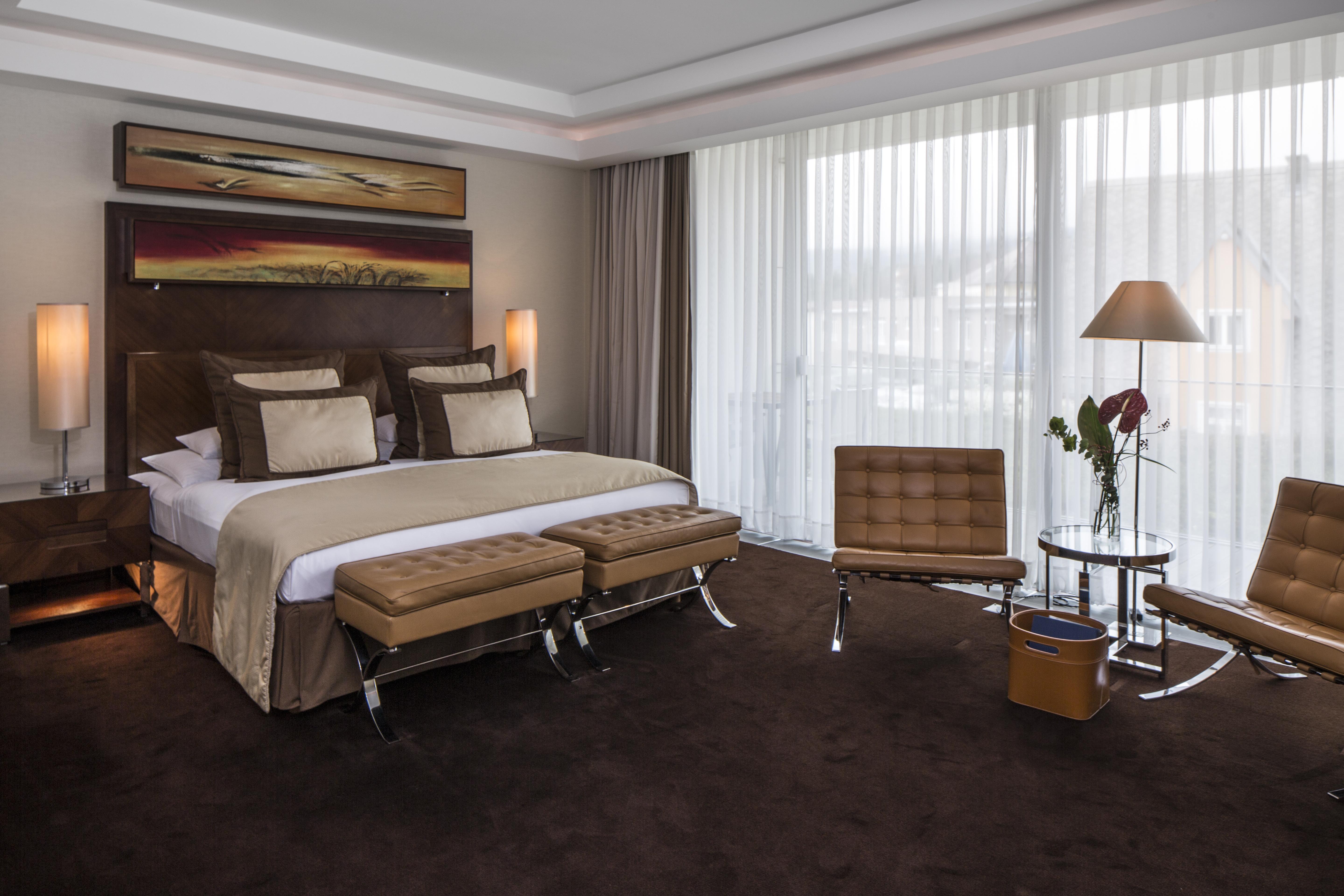 Falkensteiner Schlosshotel Velden - The Leading Hotels Of The World Velden am Wörthersee Exterior foto A room at the hotel