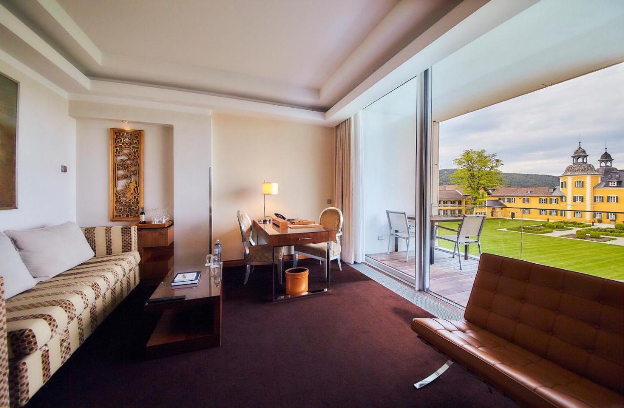 Falkensteiner Schlosshotel Velden - The Leading Hotels Of The World Velden am Wörthersee Exterior foto A room at the Hotel Axelmannstein