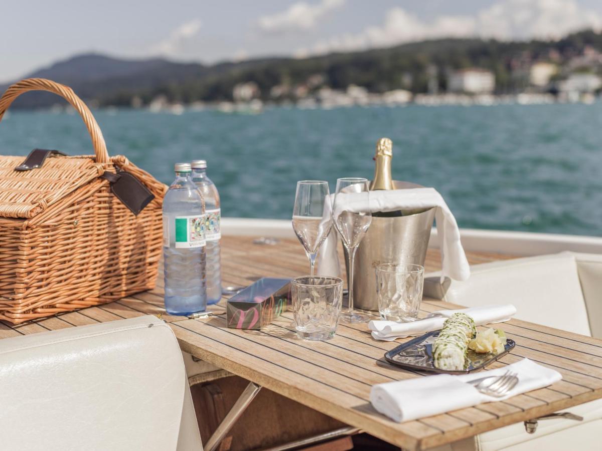 Falkensteiner Schlosshotel Velden - The Leading Hotels Of The World Velden am Wörthersee Exterior foto Picnic on board