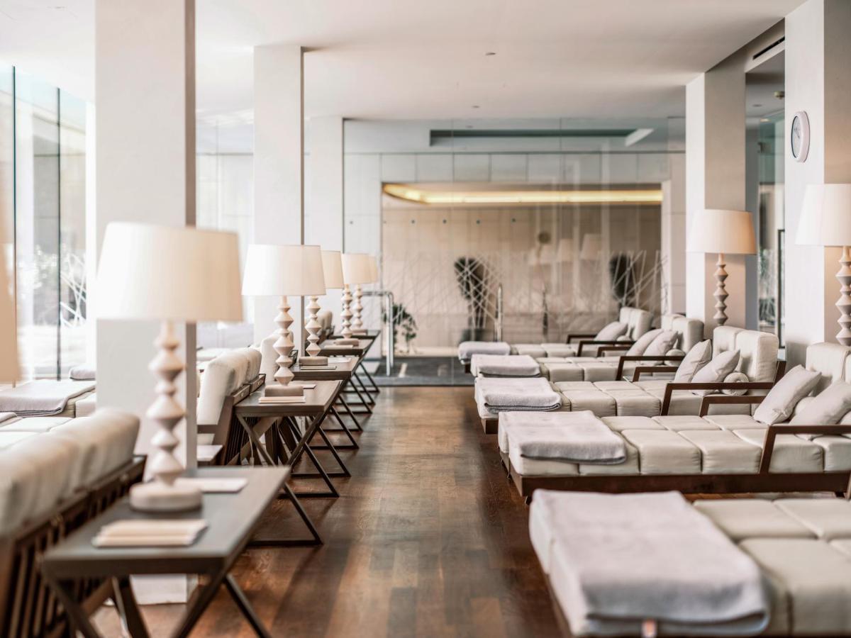 Falkensteiner Schlosshotel Velden - The Leading Hotels Of The World Velden am Wörthersee Exterior foto The spa at The Ivy Spa