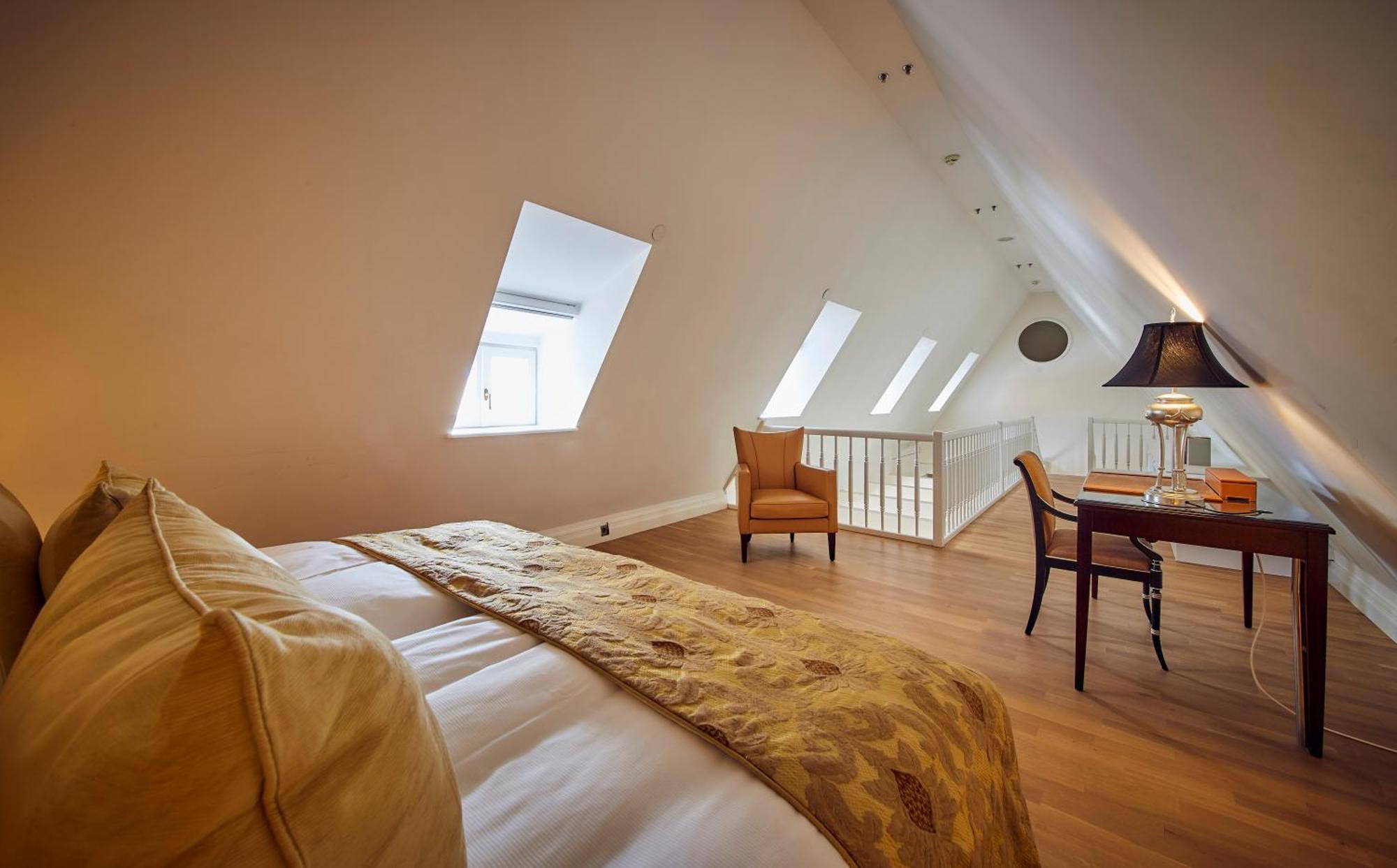 Falkensteiner Schlosshotel Velden - The Leading Hotels Of The World Velden am Wörthersee Habitación foto A room at the hotel