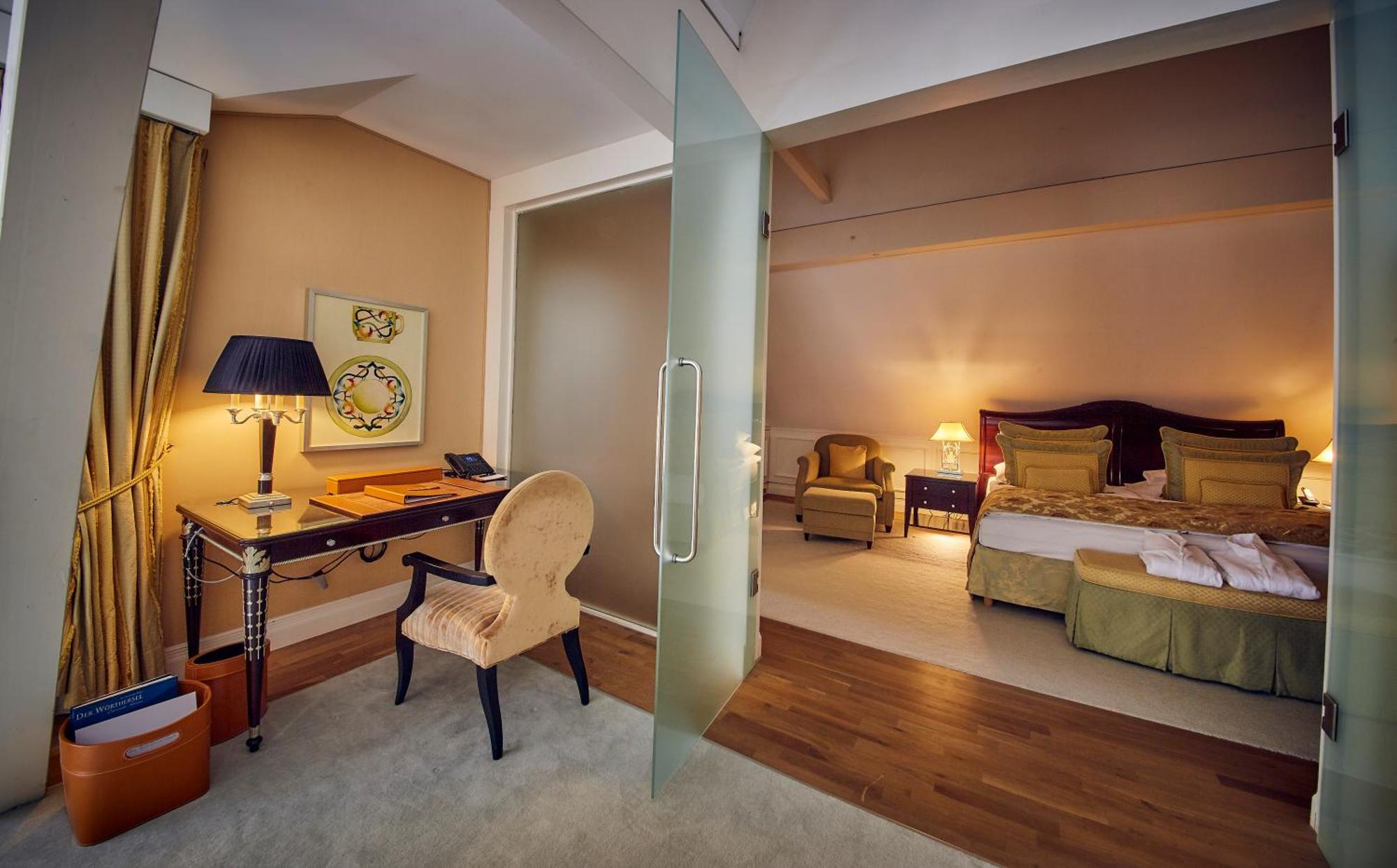 Falkensteiner Schlosshotel Velden - The Leading Hotels Of The World Velden am Wörthersee Habitación foto Suite