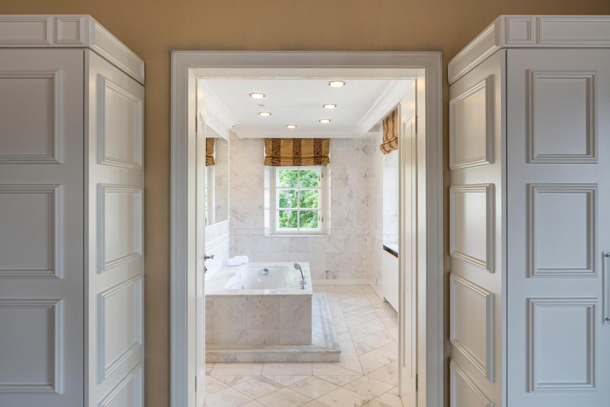 Falkensteiner Schlosshotel Velden - The Leading Hotels Of The World Velden am Wörthersee Habitación foto Bathroom