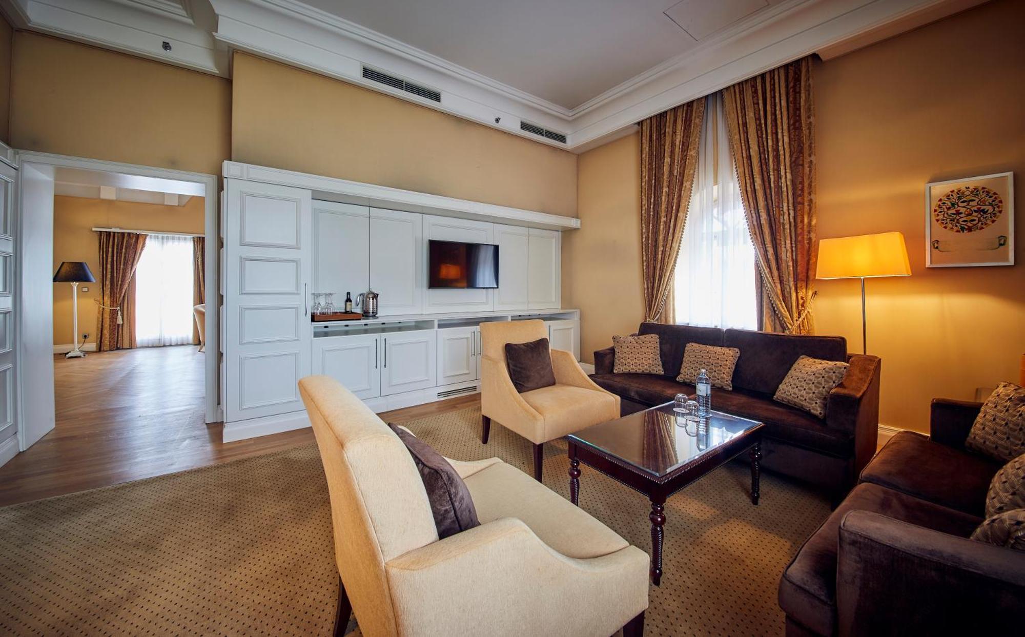 Falkensteiner Schlosshotel Velden - The Leading Hotels Of The World Velden am Wörthersee Habitación foto Suite